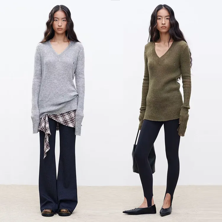The enes boutique慵懒V领修身显瘦针织打底衫女秋季简约休闲上衣