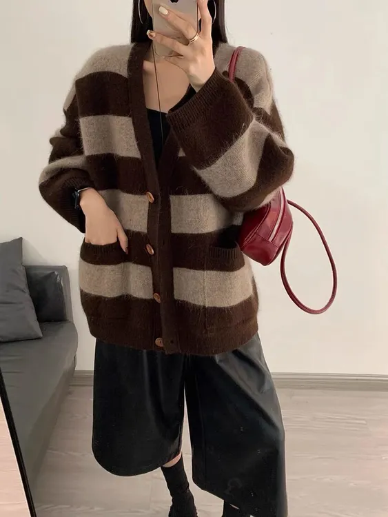 韩系时尚撞色条纹毛衣外套女浣熊羊毛韩版宽松洋气V领针织开衫