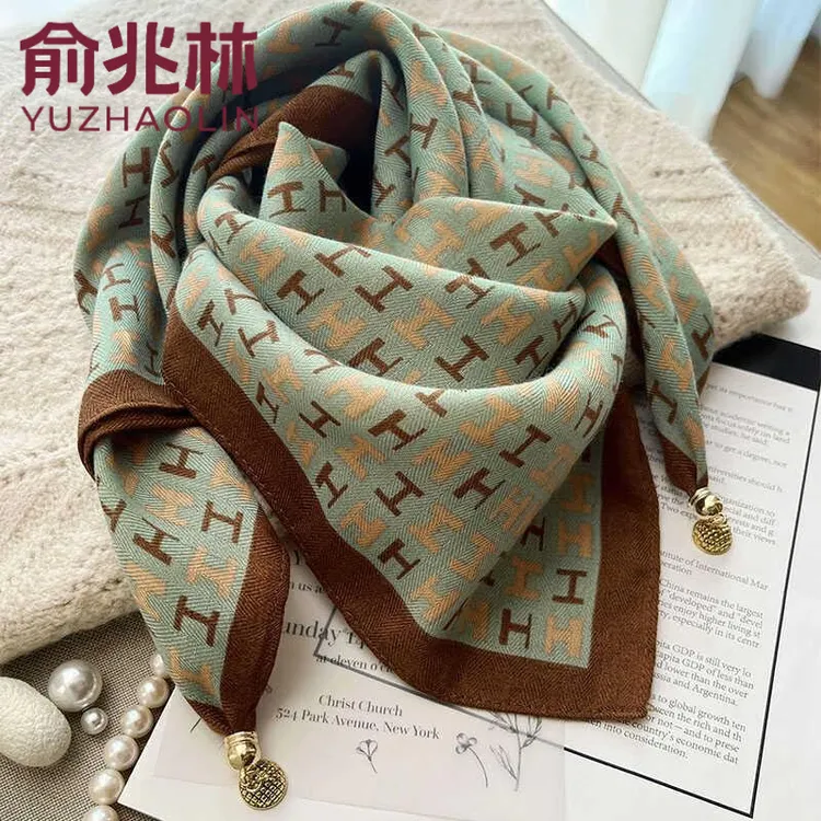 网红时尚常规款法式薄款丝巾休闲风洋气秋冬季不掉色