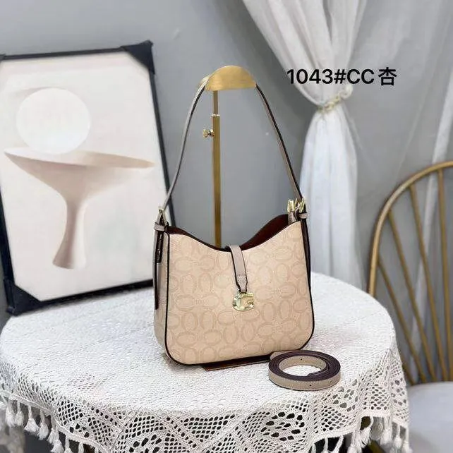 新款时尚PVC复古风女士单肩斜挎百搭手提包