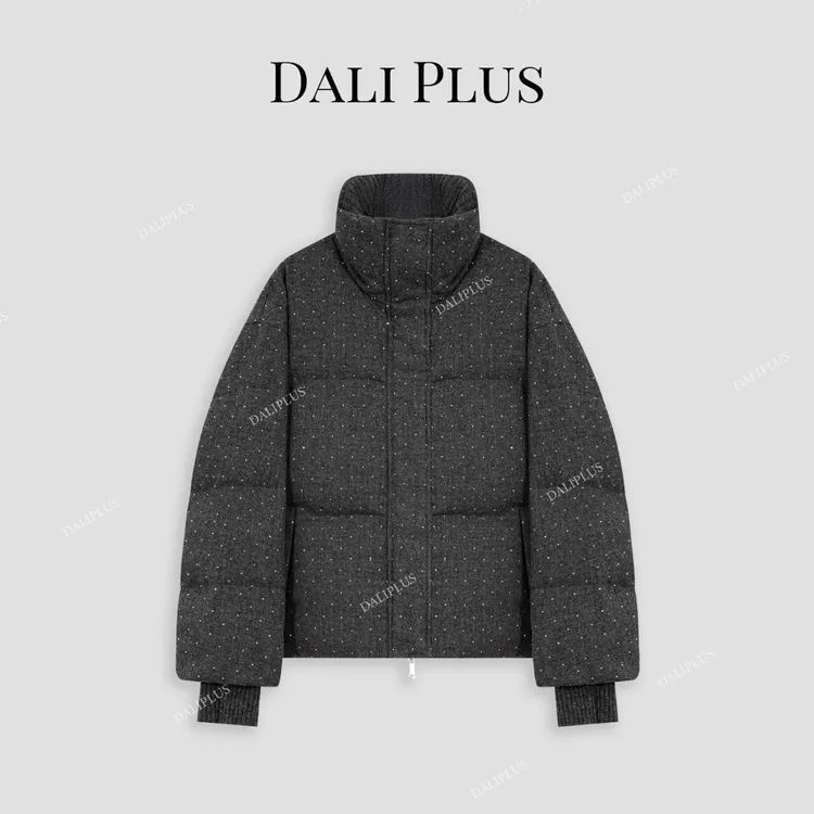 DALI PLUS重工定点烫钻灰色斜纹闪闪拼羊毛针织袖羽绒服-D4KK0185