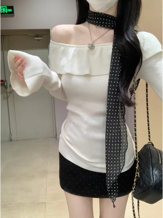 纯欲粉色一字肩斜肩针织衫长袖女秋季修身喇叭袖miu系打底衫上衣