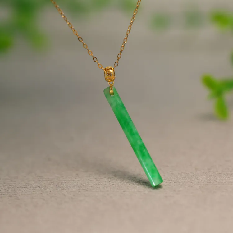 #J162 18K金镶嵌冰种辣绿缅甸天然A货翡翠翎管锁骨吊坠 不含链