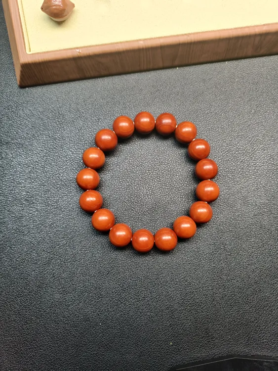 橄榄铁核正圆光珠1.35精品鸡血红爆红款，小孔道暴力归圆