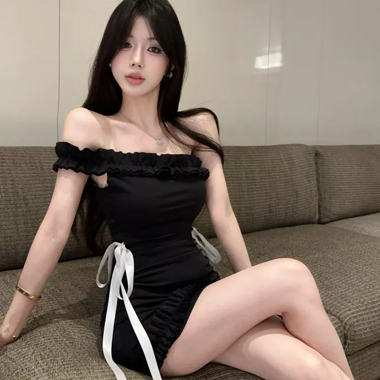 轻熟风蝴蝶结绑带辣妹性感小黑裙斜肩高腰修身显瘦包臀百搭连衣裙