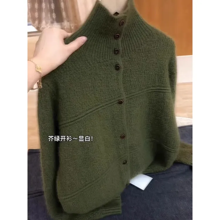 芥末绿韩系高领设计长袖针织开衫女2025秋冬新款保暖显白大码毛衣