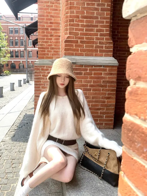 法式露肩慵懒风套头中款毛衣秋季新款显瘦收腰包臂短裙针织内搭女