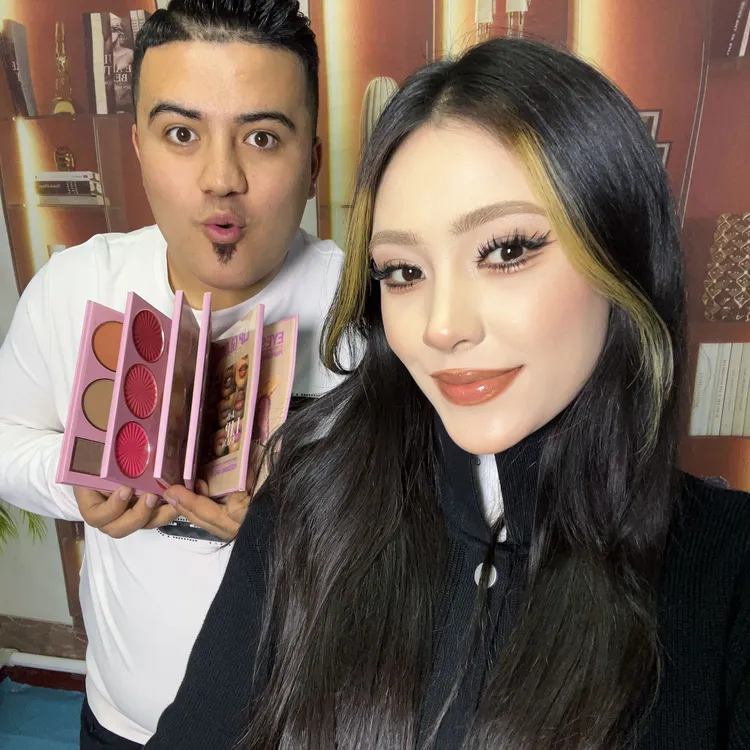 【爱吵架情侣专属】新款多色书本式彩妆盘哑光珠光腮红高光修容一体