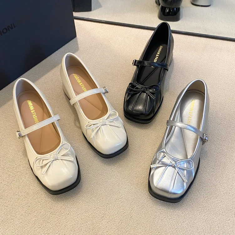贾不假玛丽珍鞋女2025年夏季新款法式复古蝴蝶结粗跟配裙子小皮鞋