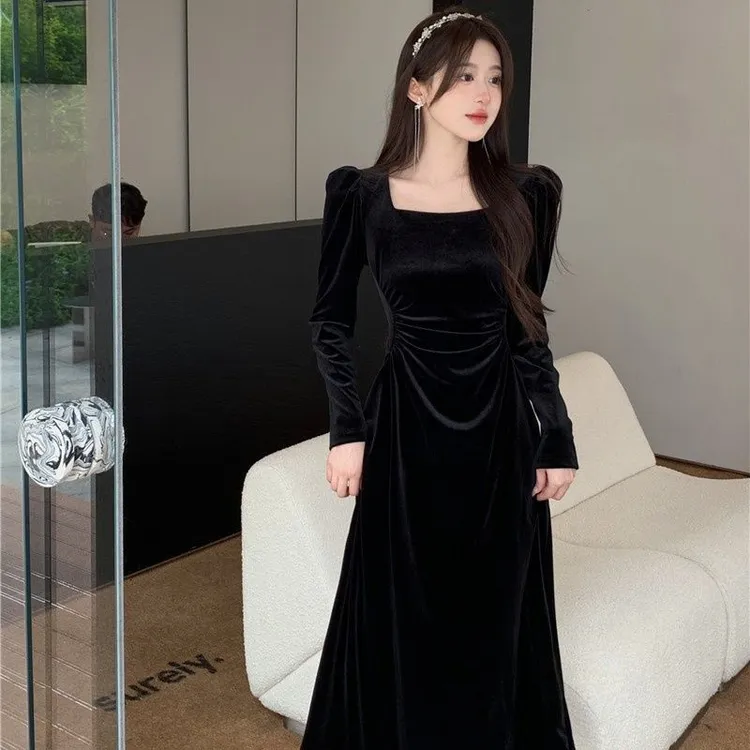 黑色金丝绒长袖收腰法式赫本风显瘦气质连衣裙小黑裙名媛复古甜