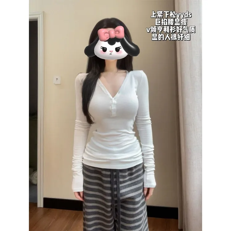 轻熟风~白色纽扣V领正肩长袖T恤女春秋季内搭修身显瘦打底衫上衣