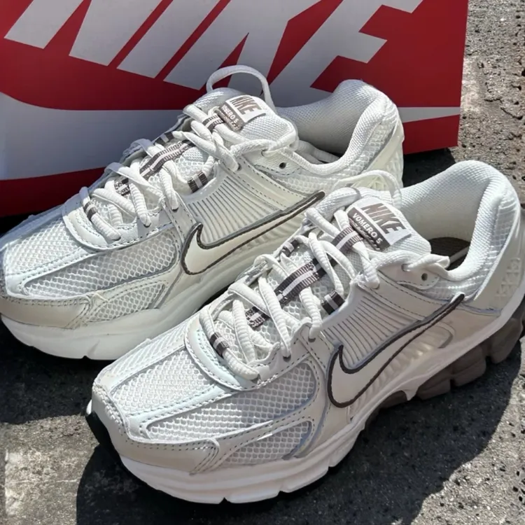 【滔搏爆款】耐克/nike女子W ZOOM VOMERO 5运动休闲鞋IB8129-133