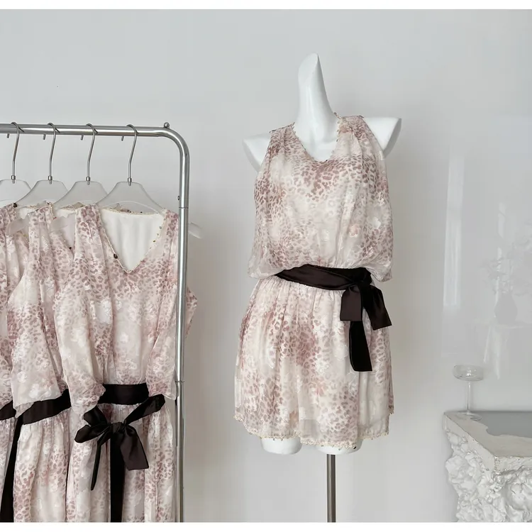 周壹6.15/10:00am 顽皮girl  定制提花底布海棠花豹纹低腰收腰裙