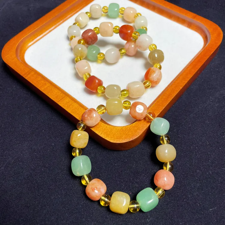 圈粉福利5天然石英岩玉手串时尚精品礼物多样性发货（拍一发一）