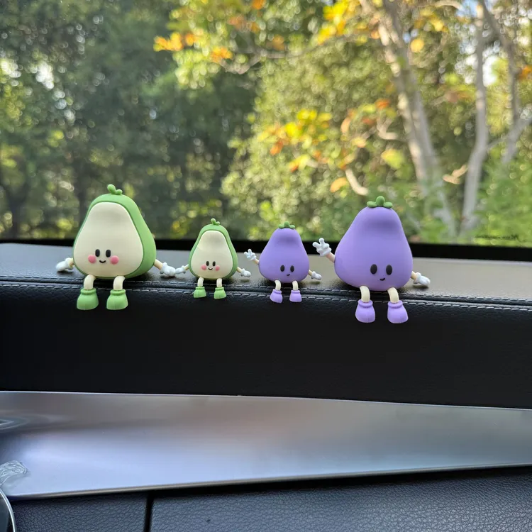 2025年高颜值吊脚娃娃小茄子车载摆件汽车中控台创意装饰品可爱风