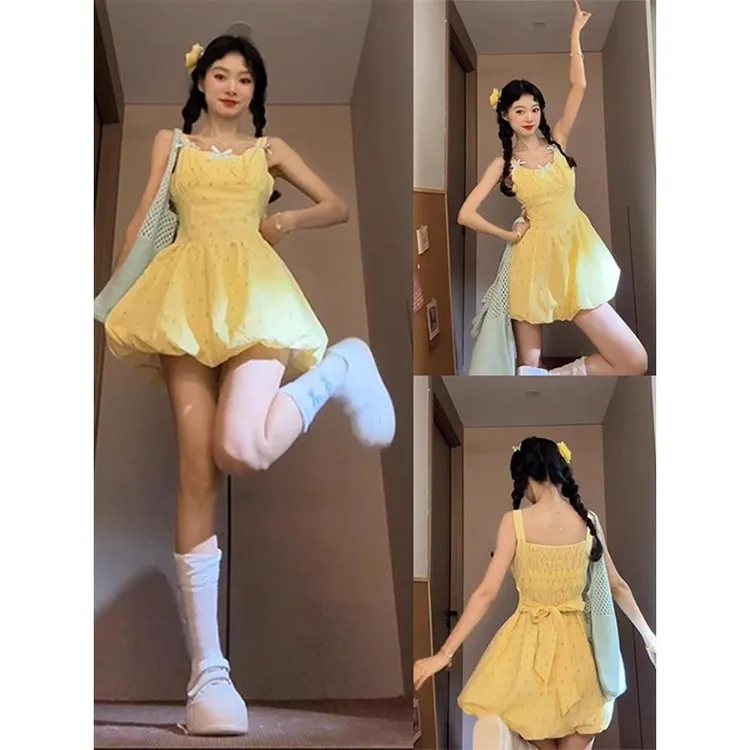 多巴胺黄色吊带连衣裙女甜美小个子度假风波点花苞裙收腰蓬蓬裙夏