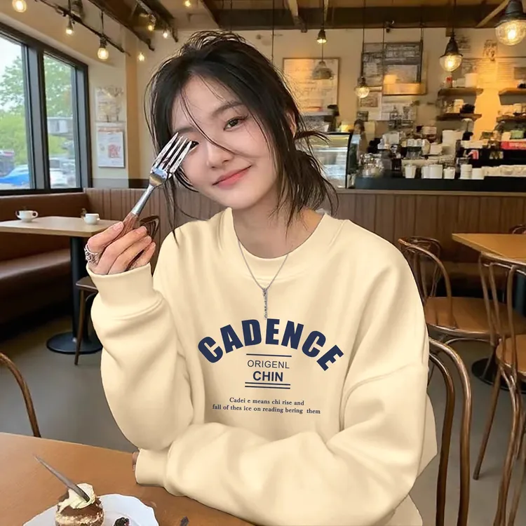美式杏色正肩韩系字母圆领卫衣女2025秋冬新款欧货宽松显瘦上衣潮