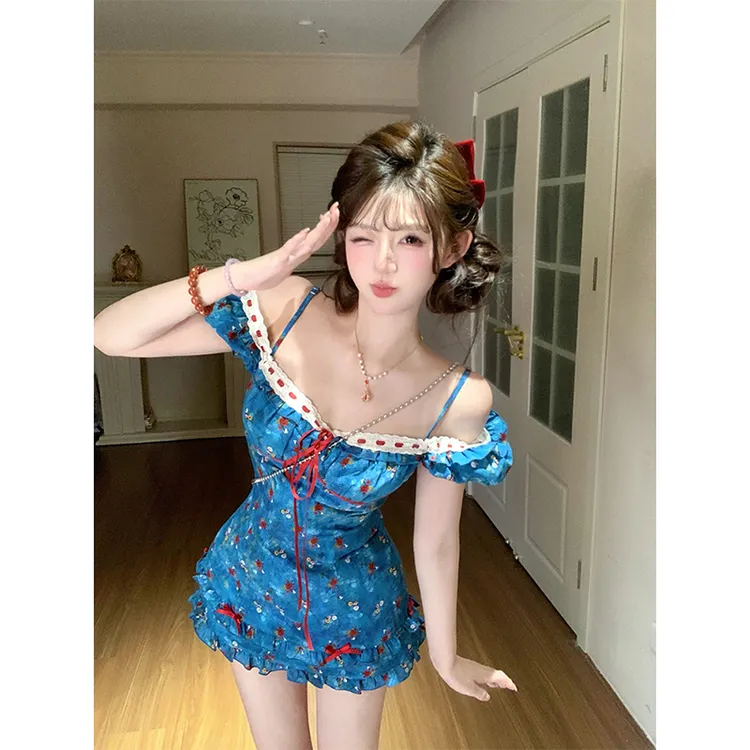 法式复古碎花吊带连衣裙女夏季新款设计感小众收腰显瘦度假短裙子