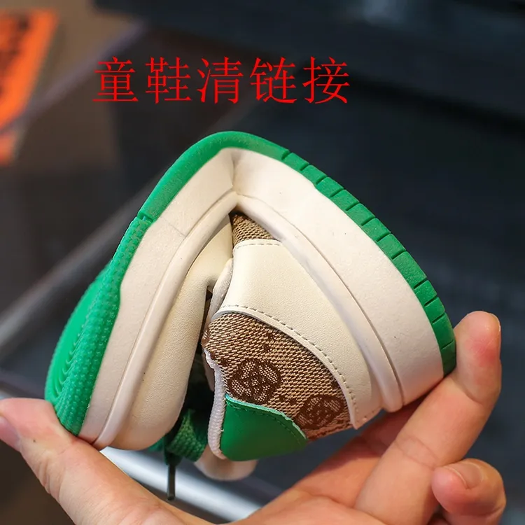 女童板鞋儿童运动鞋2025春季新款防滑透气学生鞋软底百搭男童鞋子