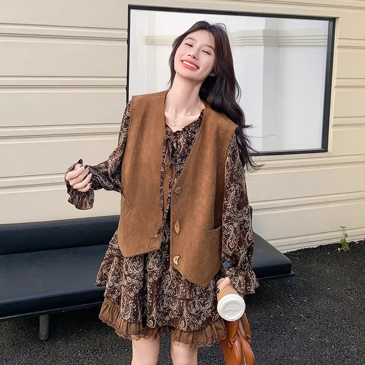 棕色连衣裙女秋季2025新款法式复古气质优雅休闲碎花裙马甲两件套