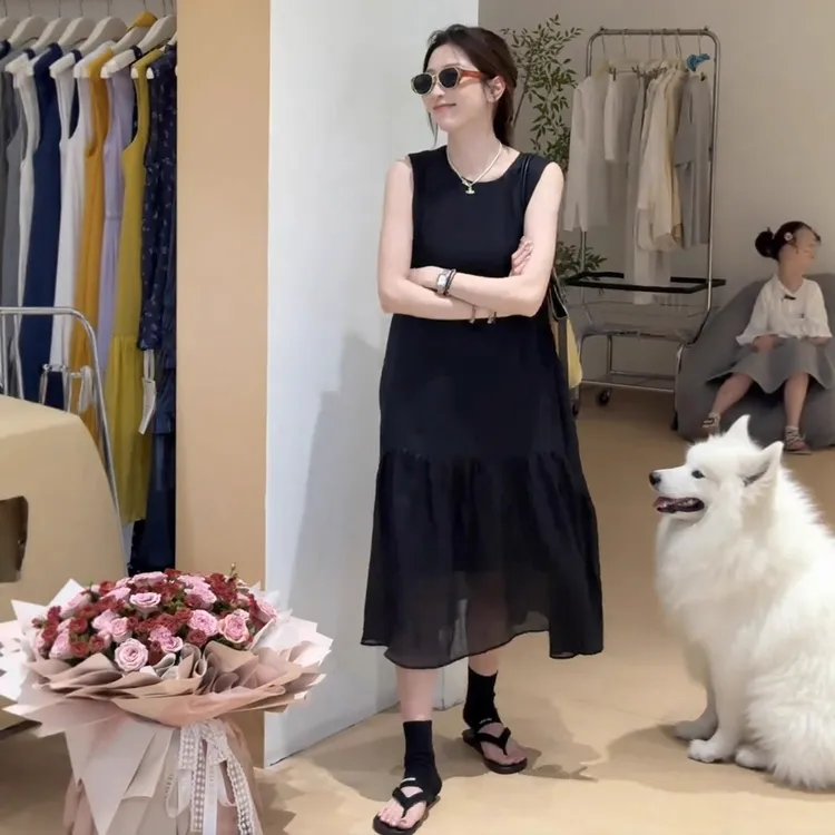 白色无袖背心连衣裙子2025新款今年流行爆款法式气质拼接漂亮长裙