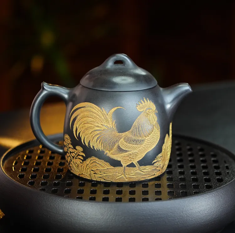 031 宜兴原矿紫砂石黄鎏金全手工刻绘金鸡报晓秦权高档正宗紫砂壶