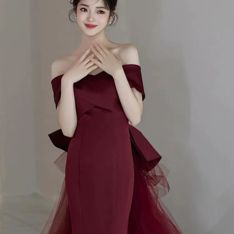宴会订婚礼服高端轻奢小众新娘酒红色敬酒服鱼尾一字肩抹胸连衣裙