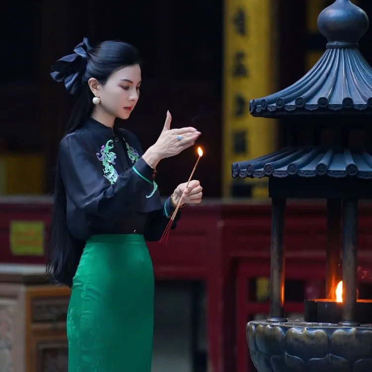 魏元高定/夏季国风重工刺绣休闲百搭绿色设计师气质披肩衬衫-1008