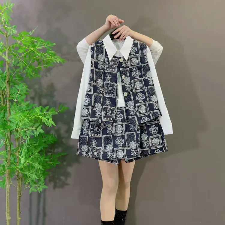 350新款时尚纯色衬衫+刺绣马甲+裤裙洋气减龄三件套大码女装