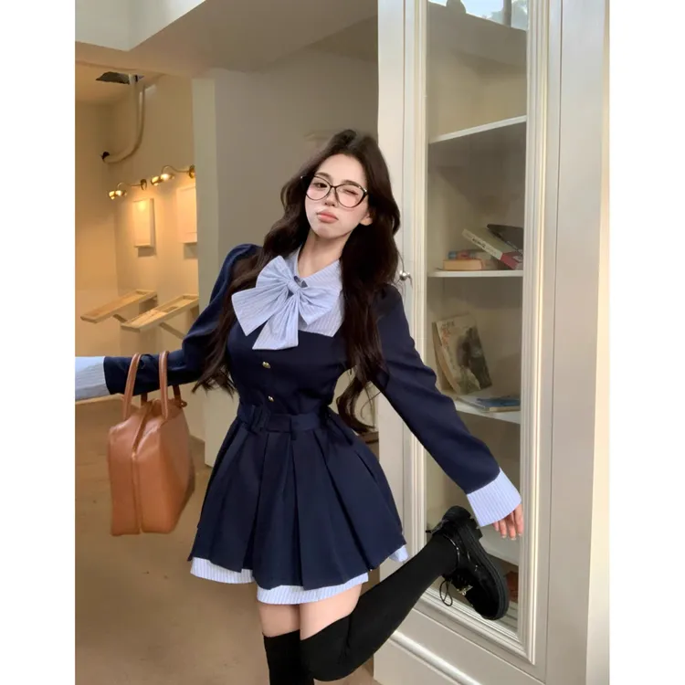 学院风设计感蝴蝶结长袖连衣裙女秋季新款气质百褶裙收腰小个子