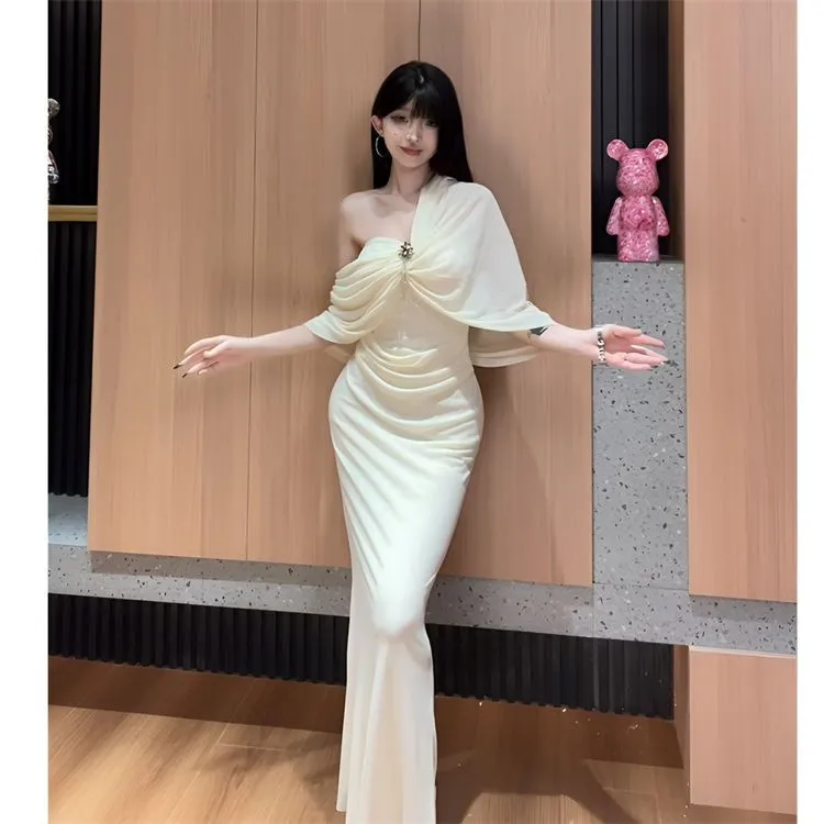 2025微胖大码露肩时髦感连衣裙女秋季新款收腰显瘦长裙