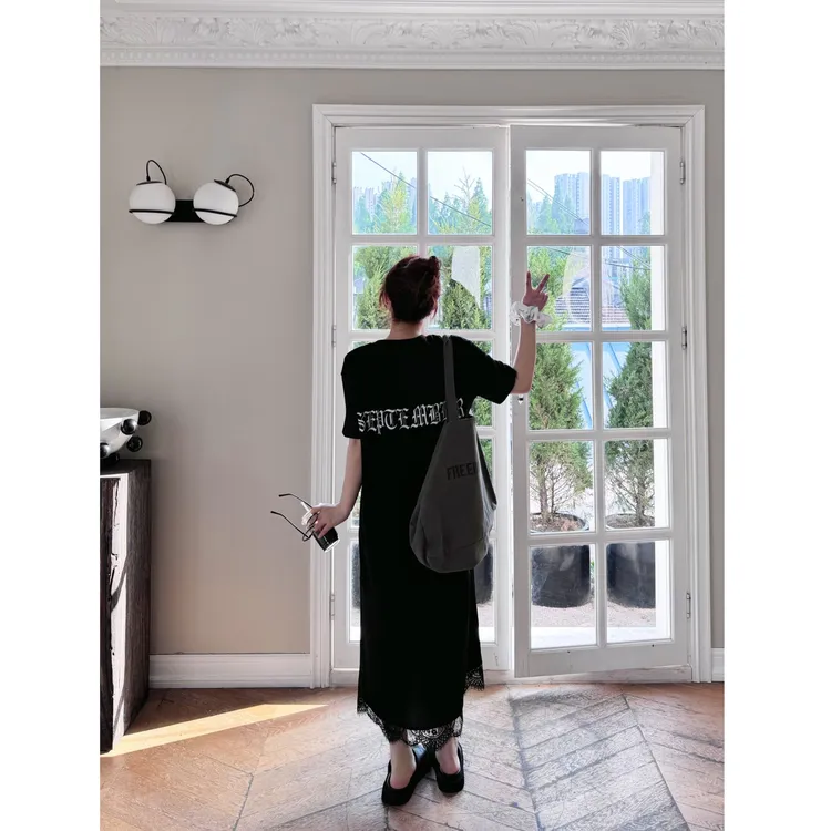 晶咕【夹心饼干】三种不同面料拼接后背字母圆领短袖连衣裙