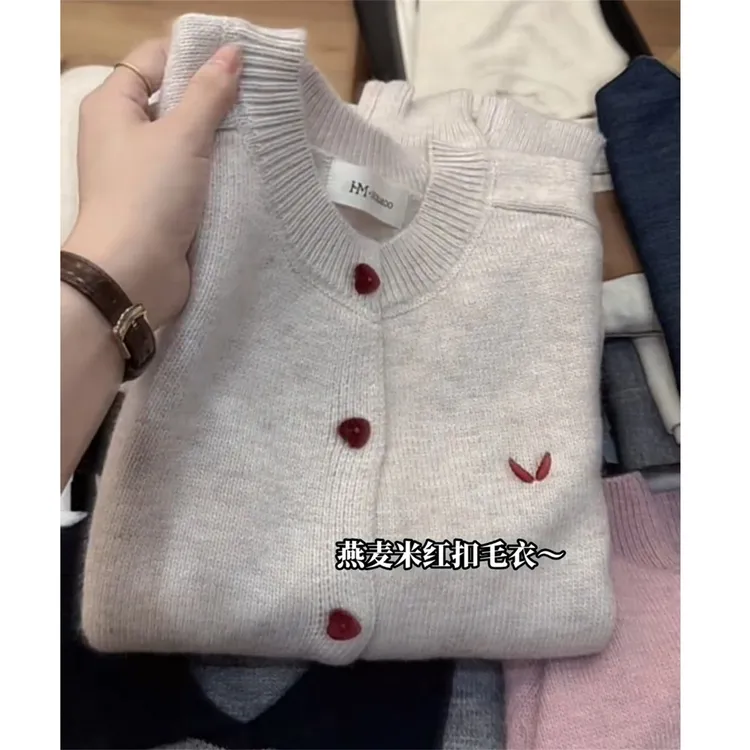 韩系时尚温柔风小众刺绣毛衣外套女大码新款显瘦宽松圆领针织开衫