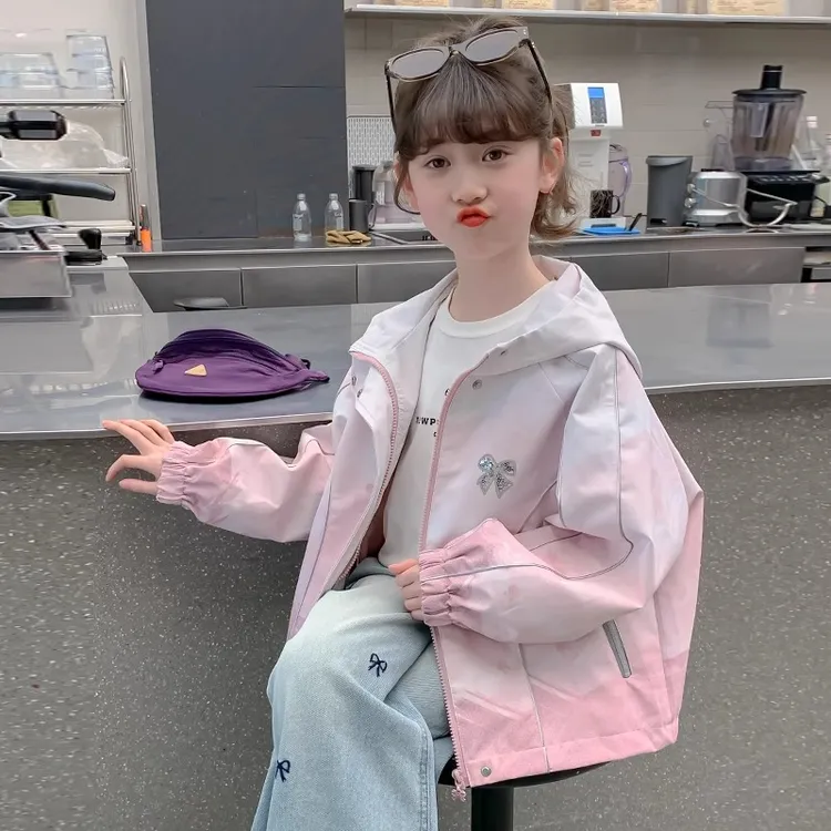 女童外套春秋季2025新款洋气儿童春装冲锋衣大童女孩连帽夹克上衣