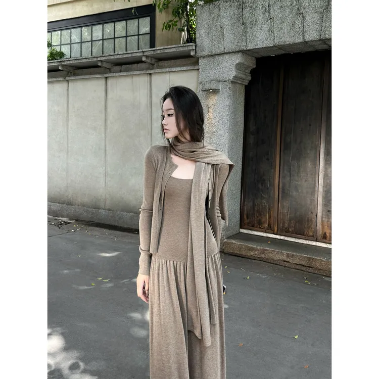 5werkwen 雕塑美学 针织开衫背心裙围巾三件套38-01
