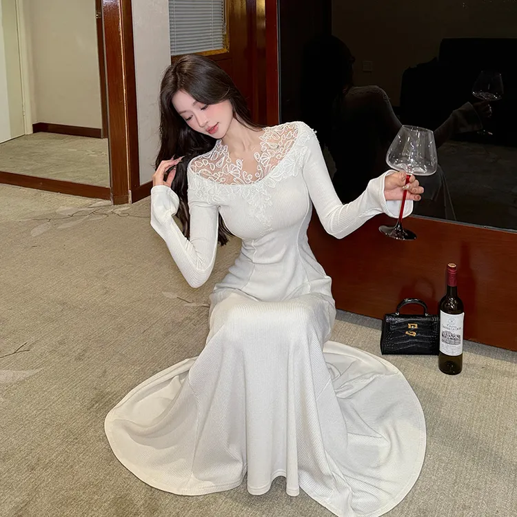 不知雪温柔氛围感蕾丝绣花v领针织连衣裙收腰显瘦a摆长裙