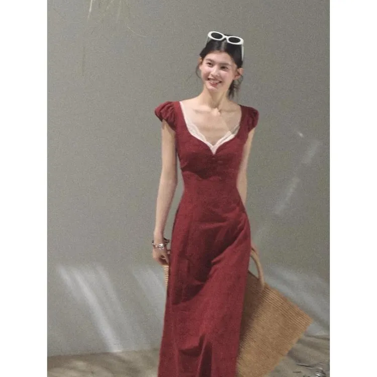 复古艺术生穿搭长裙初夏新款2025气质红色v领泡泡袖收腰连衣裙女