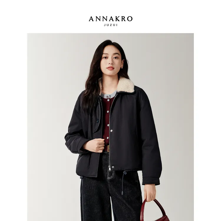 玖姿安娜蔻KWFD03353颗粒绒翻领廓形短款鸭绒羽绒女2025冬新款