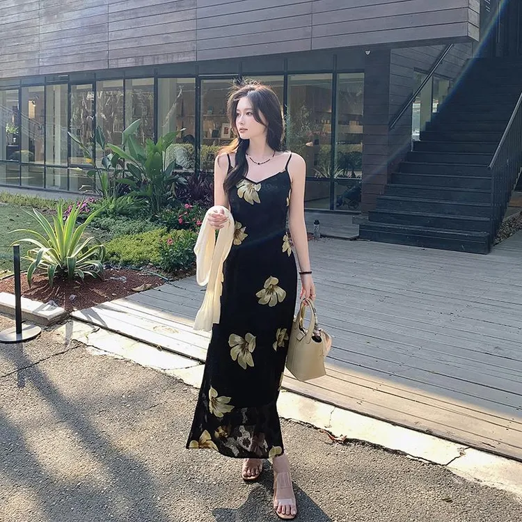 法式黑色印花吊带裙女夏季轻奢高级感修身气质连衣裙长款