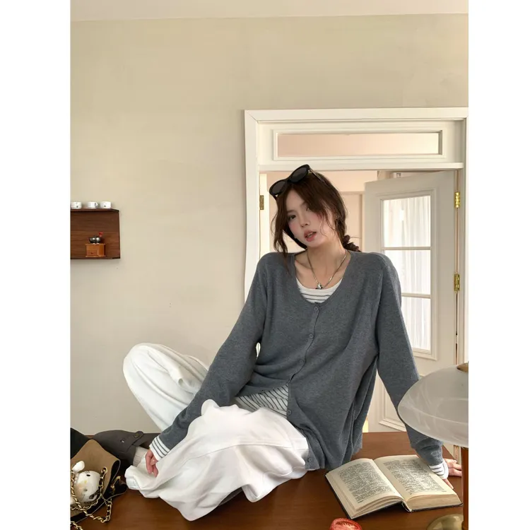 新款简约休闲百搭宽松假两件条纹开衫A1547