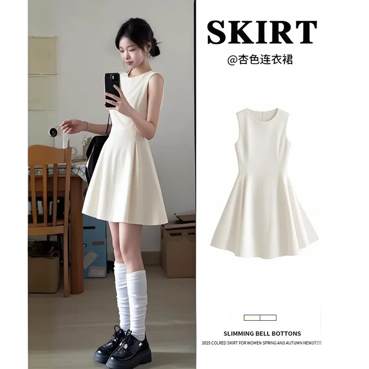 白色无袖收腰连衣裙女2025新夏日短款法式设计感小黑裙子修身夏日