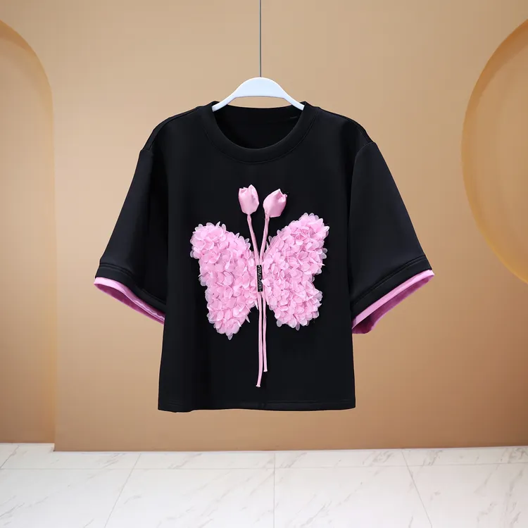 【亮哥女装】2025夏《灼灼》莱赛尔天丝冰凉午夜黑立体盘花T恤6637A