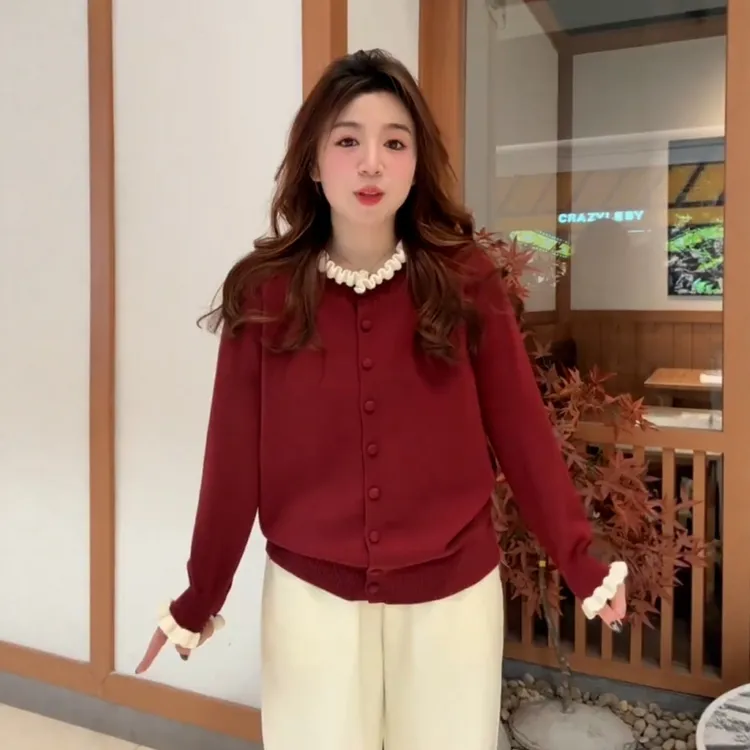 大码过年圣诞红色木耳边圆领针织开衫上衣女秋冬新款复古毛衣外套