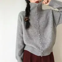 跟色扣子慵懒风宽松型女高领毛针织衫高领宽松针织衫时尚