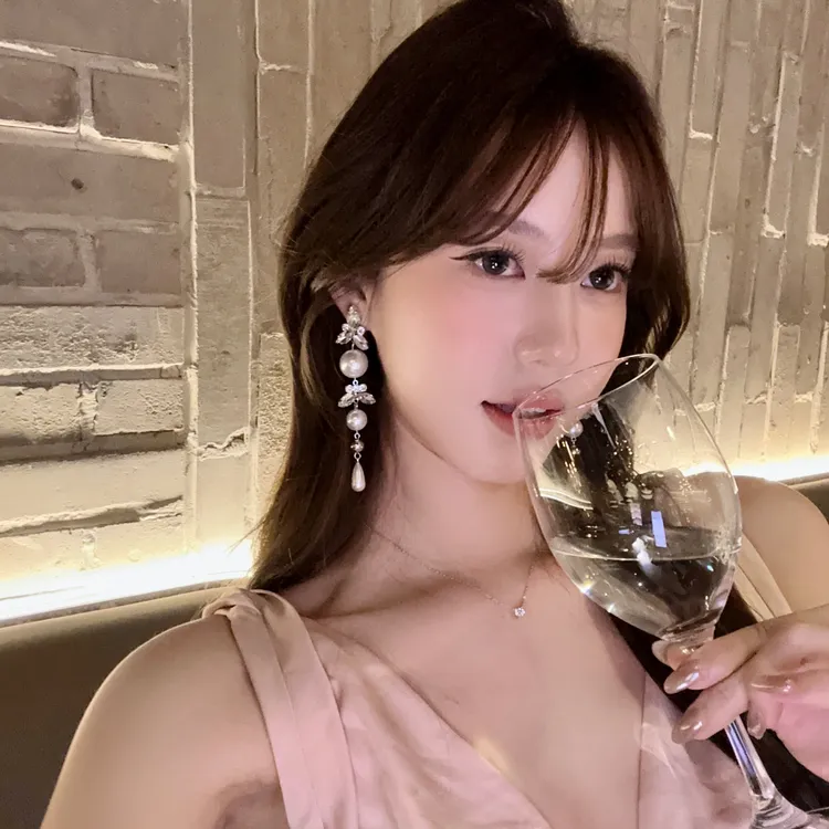 铜合金仿珍珠耳饰 甜漫千金 锆石珍珠流苏耳环女秋冬独特漂亮耳饰