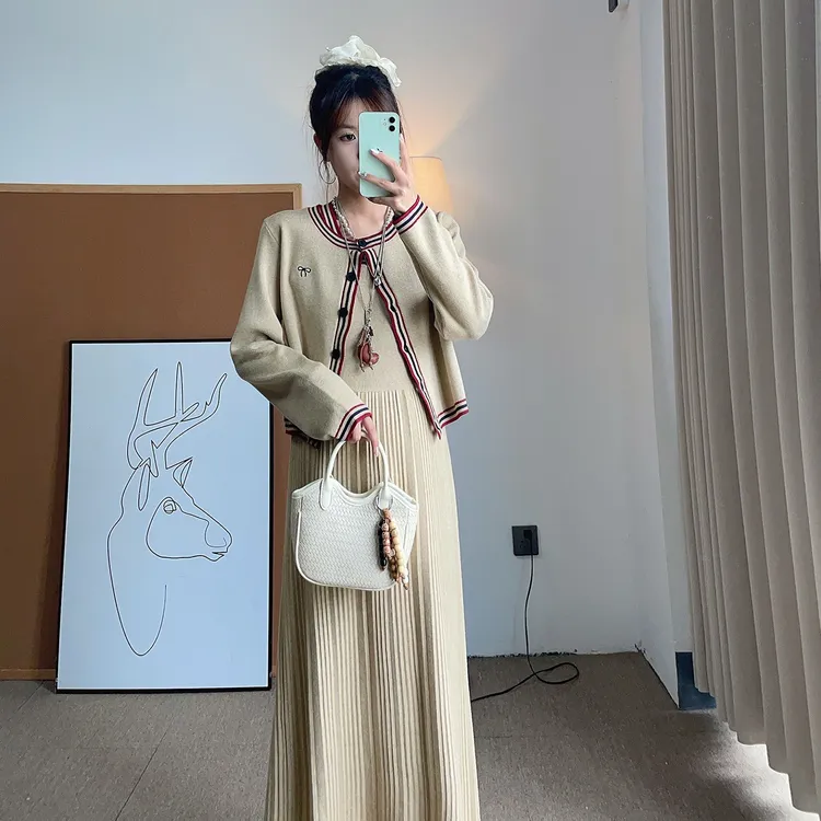 孕妇装新款针织开衫圆领冰丝背心裙孕妇两件套套装裙韩版中长款潮