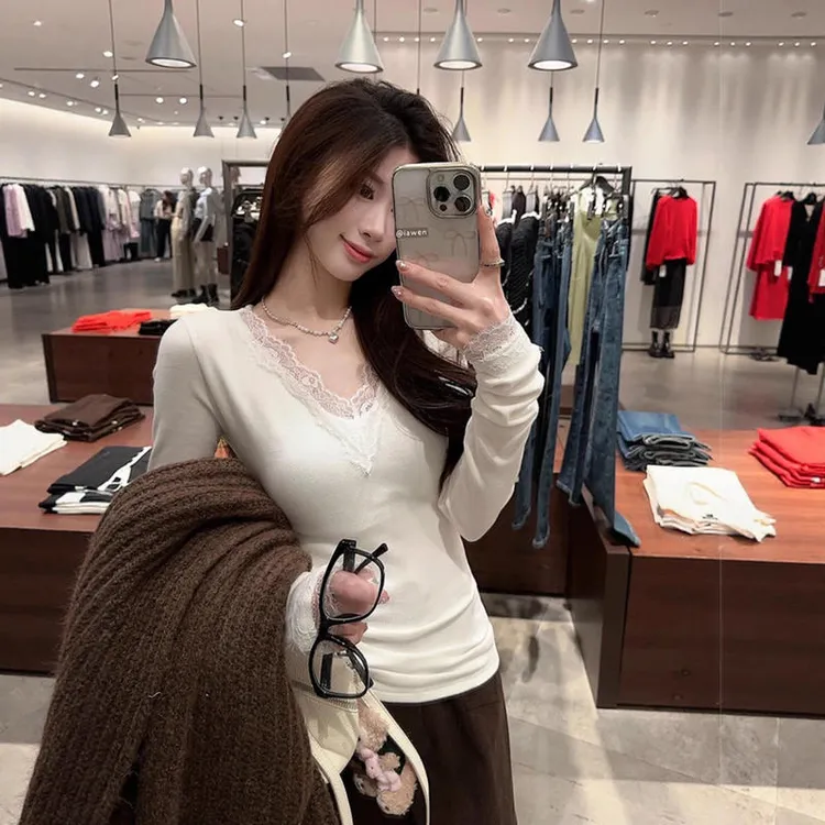 纯欲辣妹上衣女秋冬温柔风磨毛内搭长袖T恤女蕾丝拼接V领打底上衣