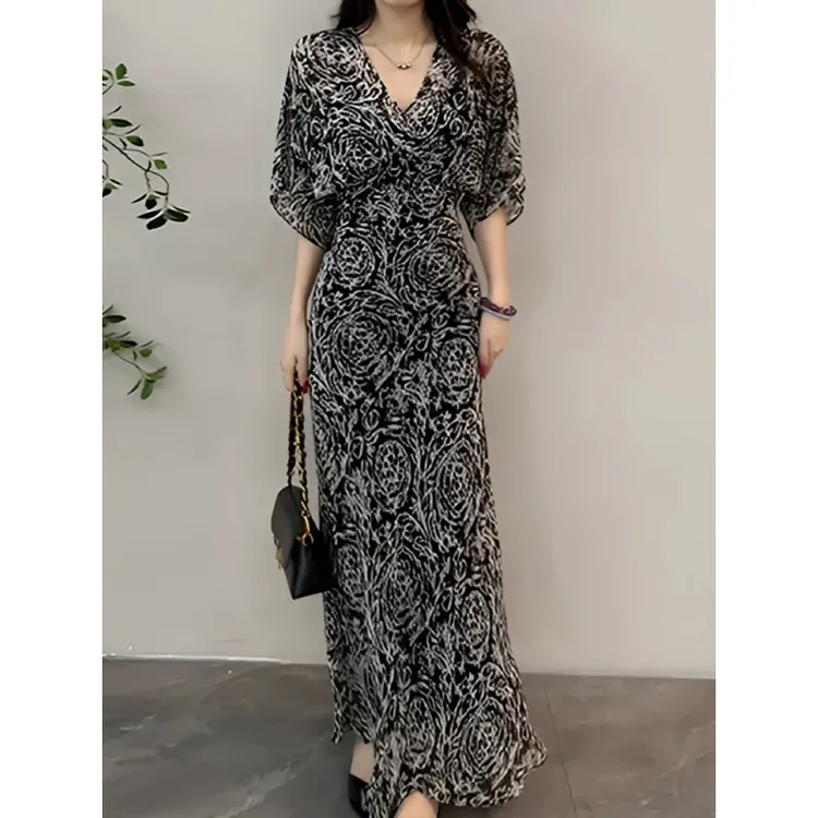 轻奢复古V领水墨画连衣裙女2025夏季新款高级感收腰显瘦A字长裙子