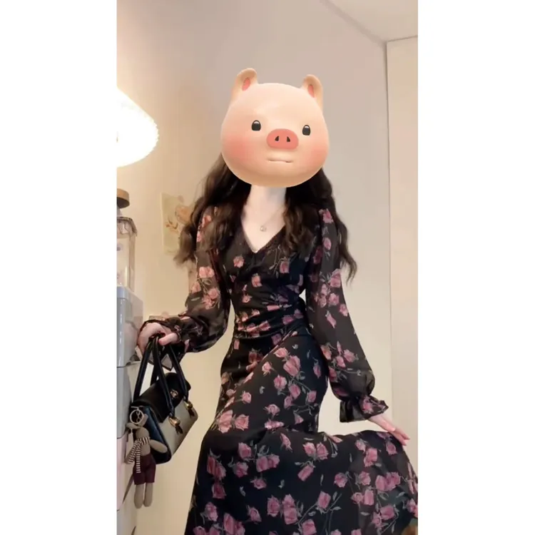 法式高级感复古玫瑰花长袖连衣裙女2025秋季新款显瘦收腰V领长裙