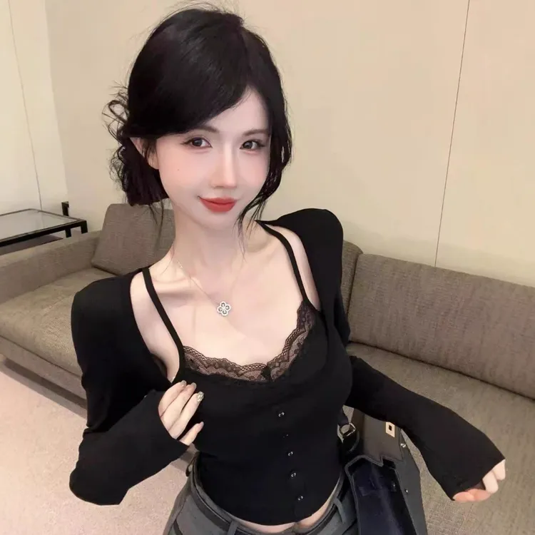 秋冬新款纯欲假两件打底衫蕾丝纽扣拼接长袖t恤修身女带胸垫上衣